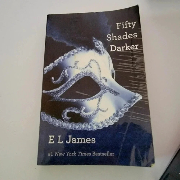 Fifty Shades Darker by E L James, Paperback - Picture 1 of 2